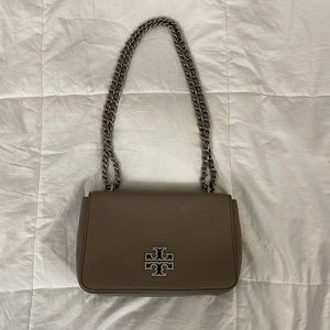 Tory burch adjustable shoulder bag.